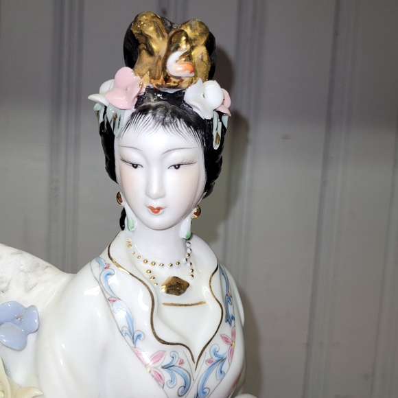 Japanese Porcelain statute - Picture 5 of 9